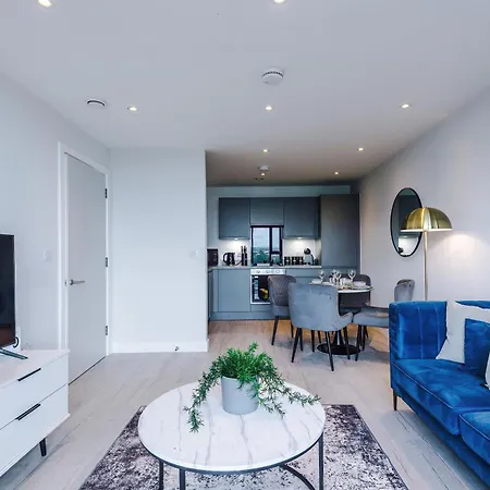 Modern 2br Parking Great Location & Amenities *