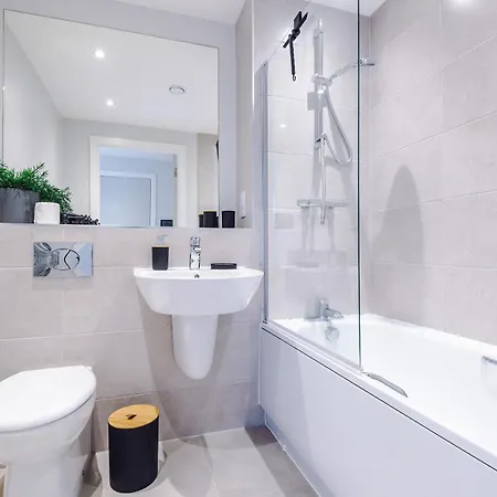 Modern 2br Parking Great Location & Amenities מנצ'סטר