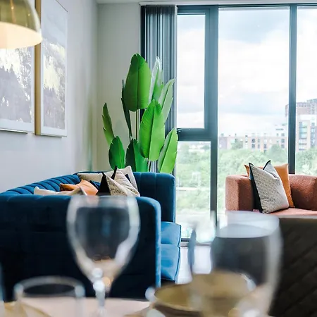 Modern 2br Parking Great Location & Amenities Μάντσεστερ