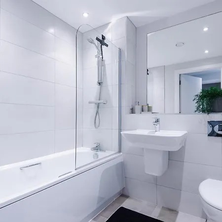 Stylish 1-bed Fast Wi-fi Easy Access To * 맨체스터