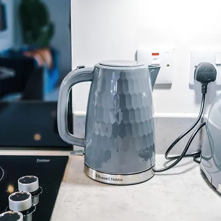 Stylish 1-bed Fast Wi-fi Easy Access To *