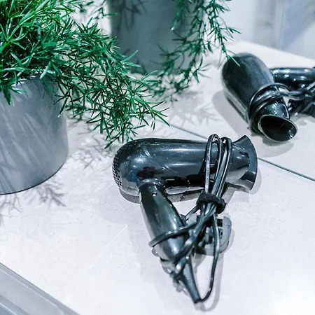 Modern 2br Parking Great Location & Amenities *