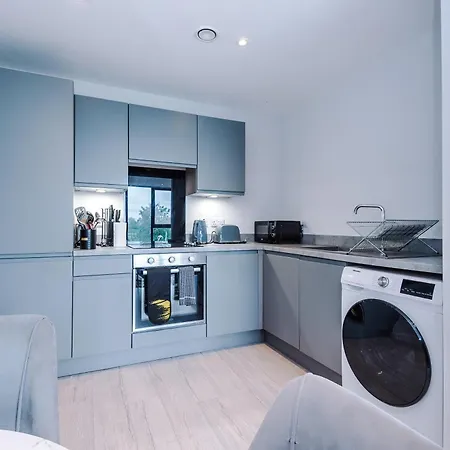 Stylish 1-bed Fast Wi-fi Easy Access To *