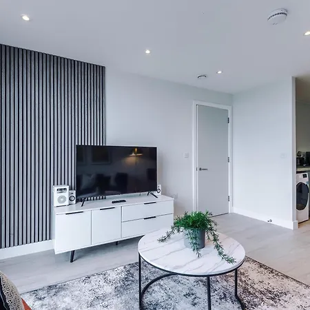 Modern 2br Parking Great Location & Amenities