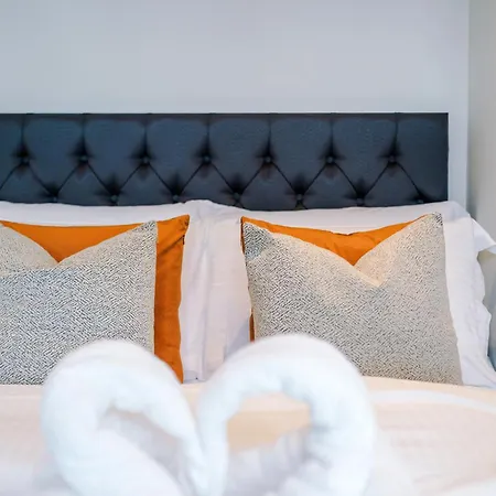 Modern 2br Parking Great Location & Amenities مانشستر