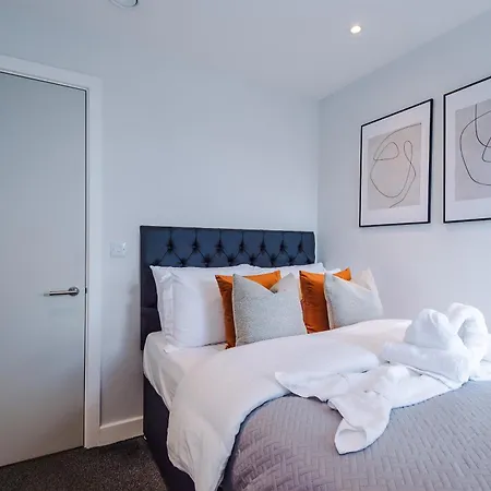 Modern 2br Parking Great Location & Amenities *