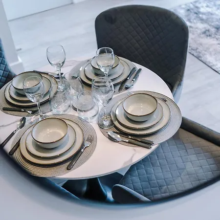 Modern 2br Parking Great Location & Amenities Μάντσεστερ