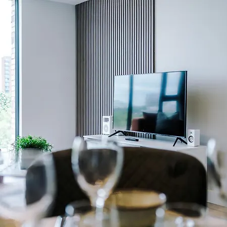 Modern 2br Parking Great Location & Amenities * Μάντσεστερ