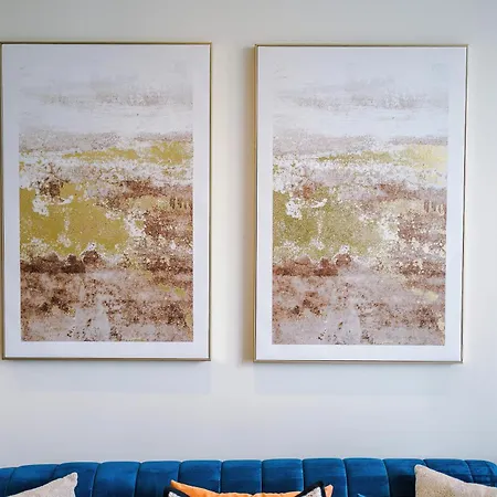 Modern 2br Parking Great Location & Amenities דירה *