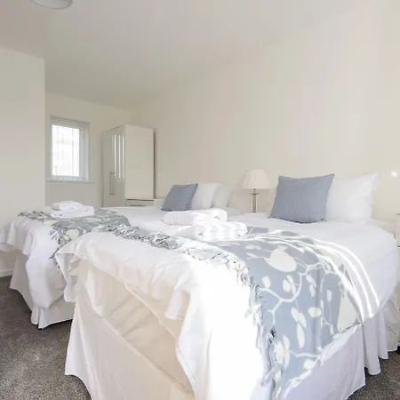 Riverside * סלפורד