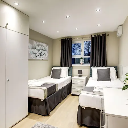 Riverside Villas * Manchester