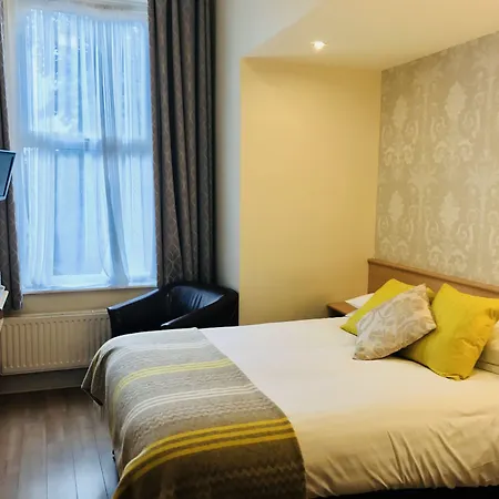 Westlynn Hotel & Apartments Free Parking Near Manchester Centre Hotel