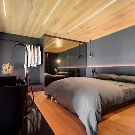 Noir By The Heim Apartman *