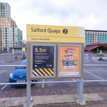 2 Bed Ensuite With Fantastic Night View And Old Trafford Stadium