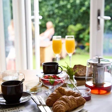 Chic Family With Garden Fire Pit & Event Space, Hot Tub