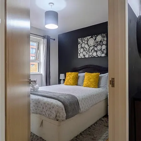 Lord Street With Free Parking & Wifi- Salford Uni, Victoria Station, Ao Arena شقة