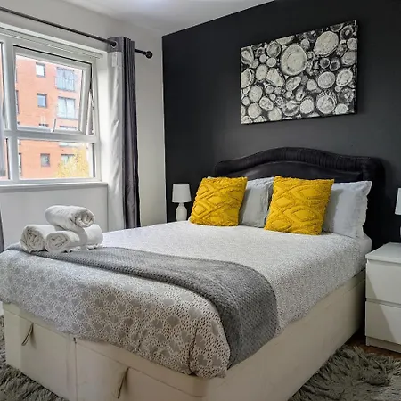 Lord Street With Free Parking & Wifi- Salford Uni, Victoria Station, Ao Arena شقة