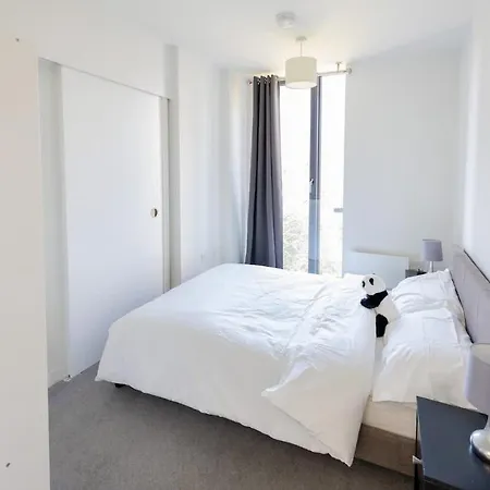 Stylish 3-bed Near Victoria Μάντσεστερ