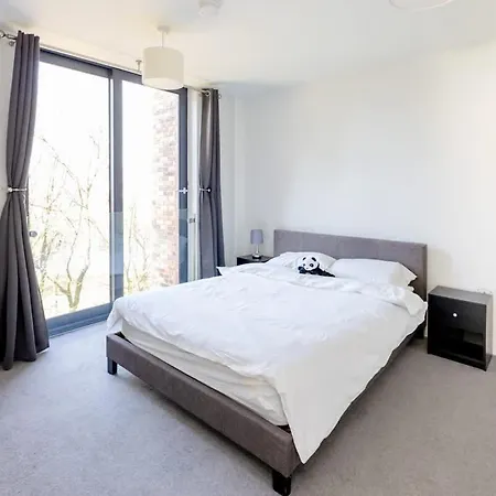 Park View 3 Bed Ensuite Only 5 Min Walk To Arndale شقة مانشستر