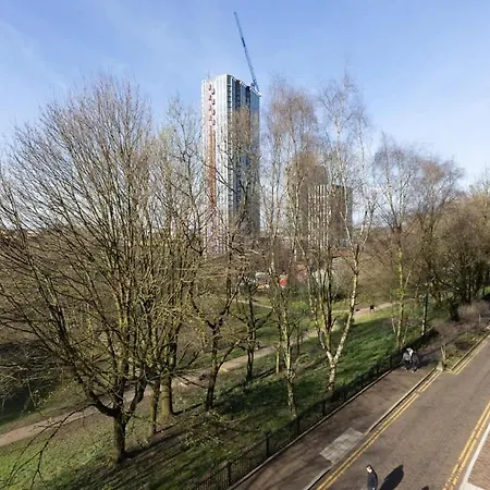 Park View 3 Bed Ensuite Only 5 Min Walk To Arndale