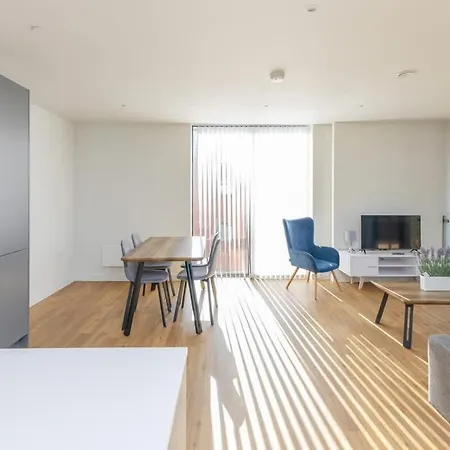 Stylish 3-bed Near Victoria * Μάντσεστερ