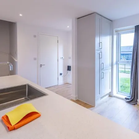 Дом отдыха Joyful Management - A Mordern Semi-detached House With 3 Bedroom Манчестер