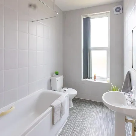 Cozy 2 Bedroom In Quiet M16 Area Prefect For Friends Or Couples Apartmán *