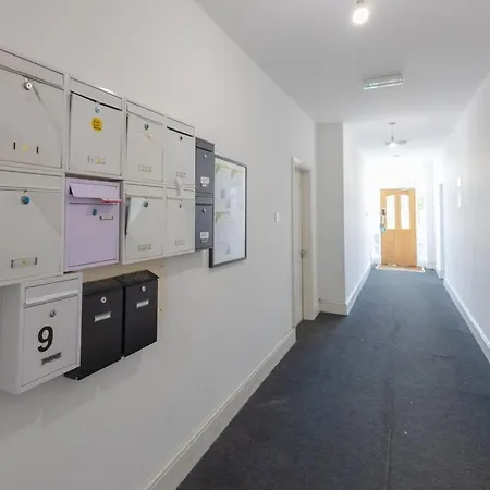 Cozy 2 Bedroom In Quiet M16 Area Prefect For Friends Or Couples Manchester