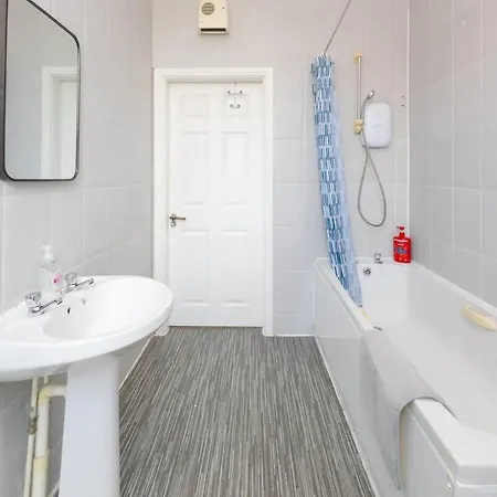 Cozy 2 Bedroom In Quiet M16 Area Prefect For Friends Or Couples Apartmán Manchester