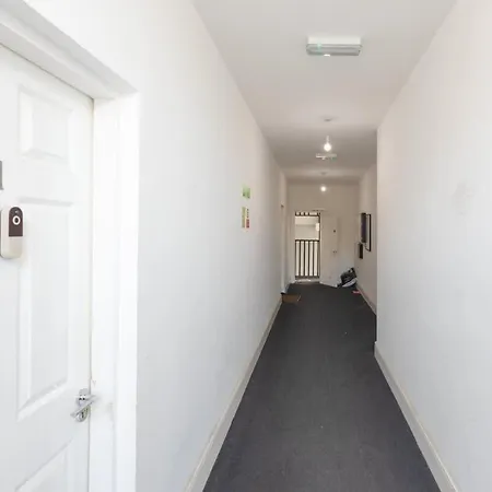 Cozy 2 Bedroom In Quiet M16 Area Prefect For Friends Or Couples Apartmán