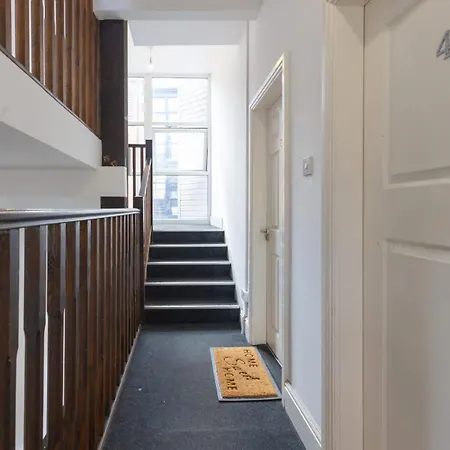 Cozy 2 Bedroom In Quiet M16 Area Prefect For Friends Or Couples Manchester