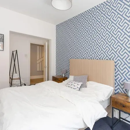 Cozy 2 Bedroom In Quiet M16 Area Prefect For Friends Or Couples * Manchester
