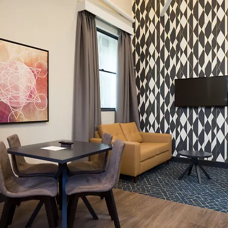 Roomzzz Victoria Apartahotel 4*