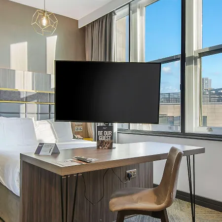 מלון דירות Roomzzz Victoria מנצ'סטר