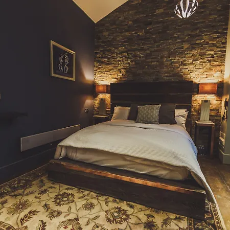 The Cow Hollow 4*