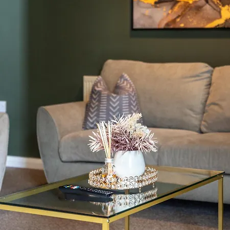 Contractor Stay Near Etihad Stadium & Co-Op Live With Free Parking 別荘