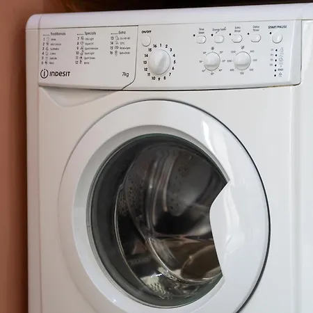 Contractor Near The Centre With Two Free Parking Spaces * Manchester