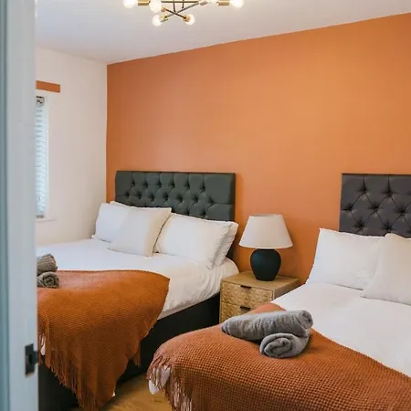 3br House By Mystayuk Short Lets & Serviced With Free Wifi & Free Parking