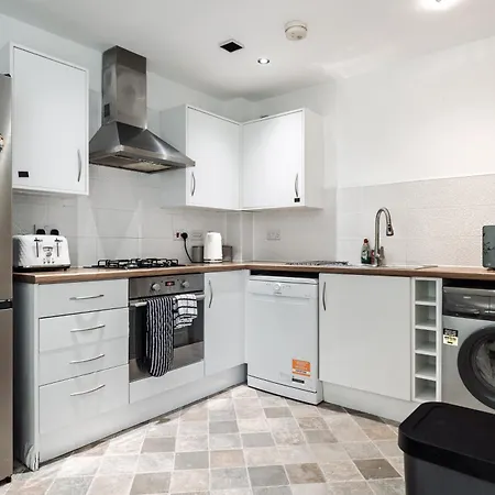 Haven - Coop Live - Etihad - Sleeps 9 - Free Parking