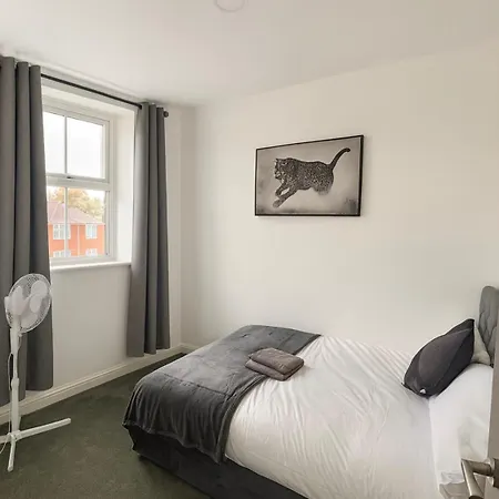 Modern 3-bed Townhouse Centre Free Parking Сasa de vacaciones