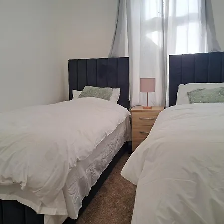 Stretford Guest house *