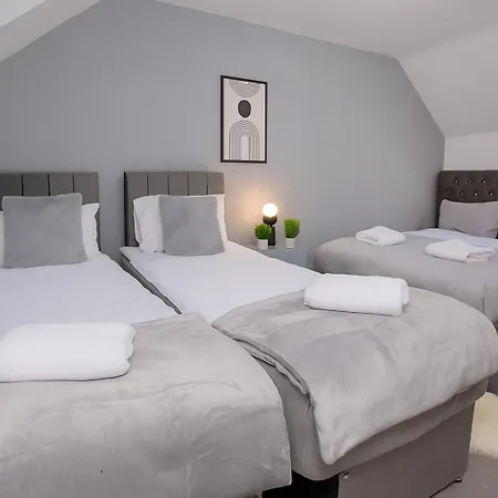 Townhouse Sleeps 14 - Free Parking Manchester