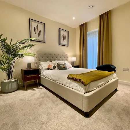 Stylish Townhouse With Parking - Pass The Keys Holiday home *