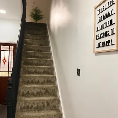 Modern 3-bed Townhouse Centre Free Parking