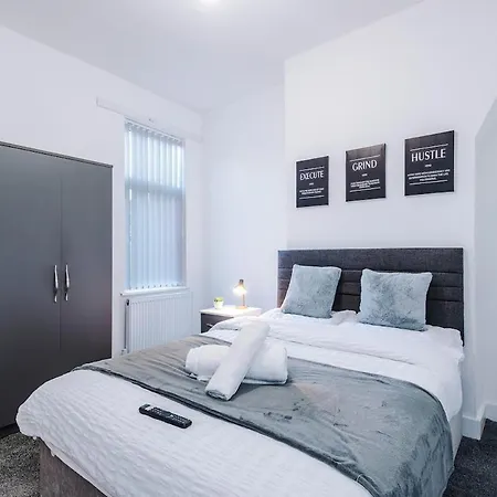 Nyaraló Newly Refurbished 2 Bed House With Free Parking & 15 Mins To Centre By Kammili *