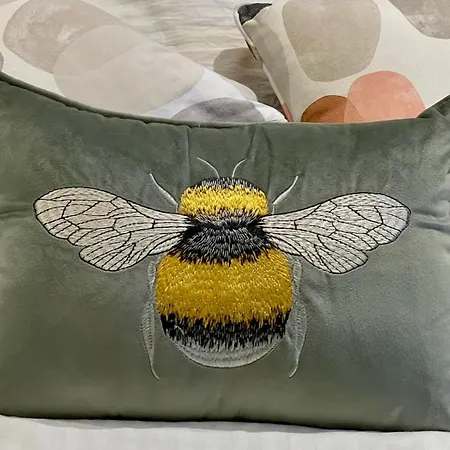 Stylish Townhouse With Parking - Pass The Keys Manchester