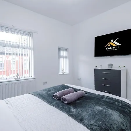 Newly Refurbished 2 Bed House With Free Parking & 15 Mins To Centre By Kammili Nyaraló Manchester