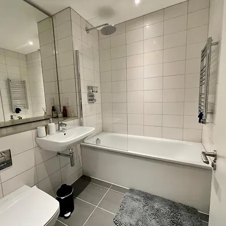 Holiday home Stylish Townhouse With Parking - Pass The Keys *