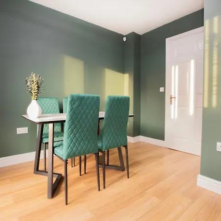 Townhouse Sleeps 14 - Free Parking Σπίτι διακοπών