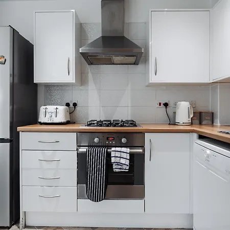 Haven - Coop Live - Etihad - Sleeps 9 - Free Parking Nyaraló *